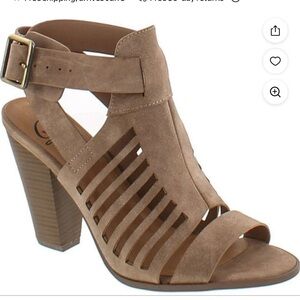 New~Delicious by Soda Yummy
Cutout Stacked Heel Sandal